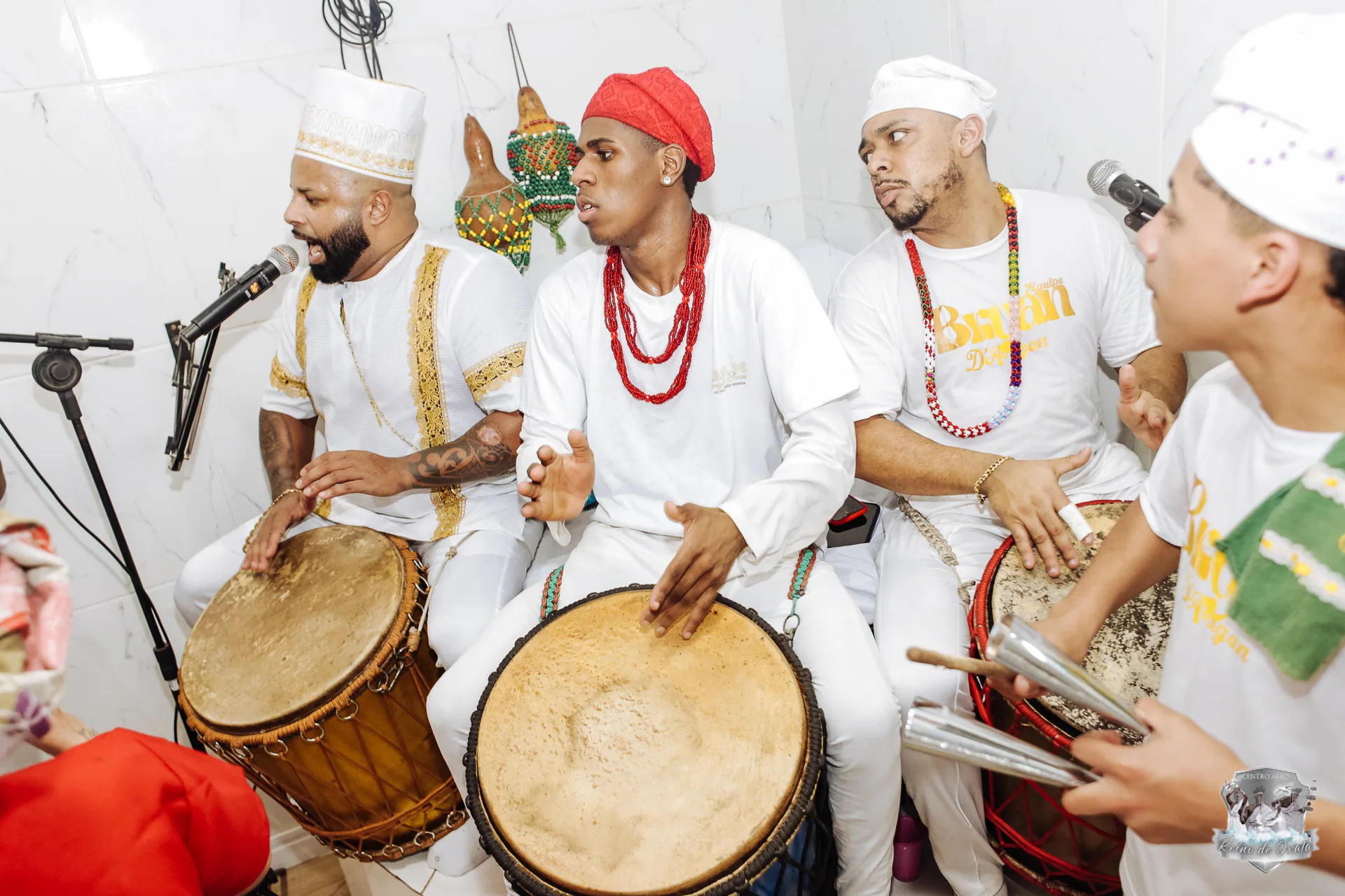 Atabaques da nação — toque sagrado que chama os Orixás ao terreiro