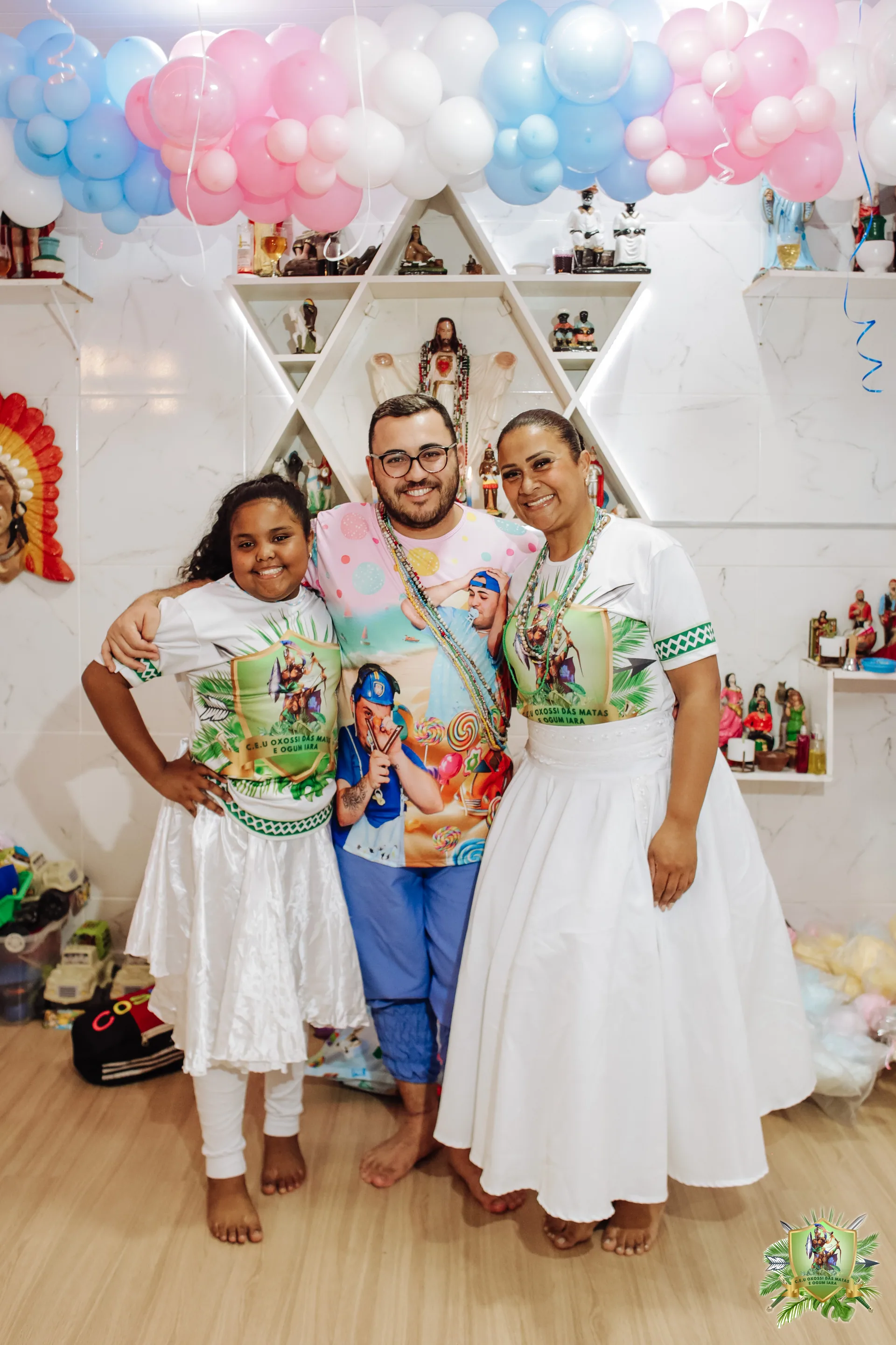 Festa de Cosme e Damião — mesa farta de doces e frutas para as crianças
